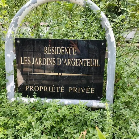 Superbe Gare Du Val Apartment *